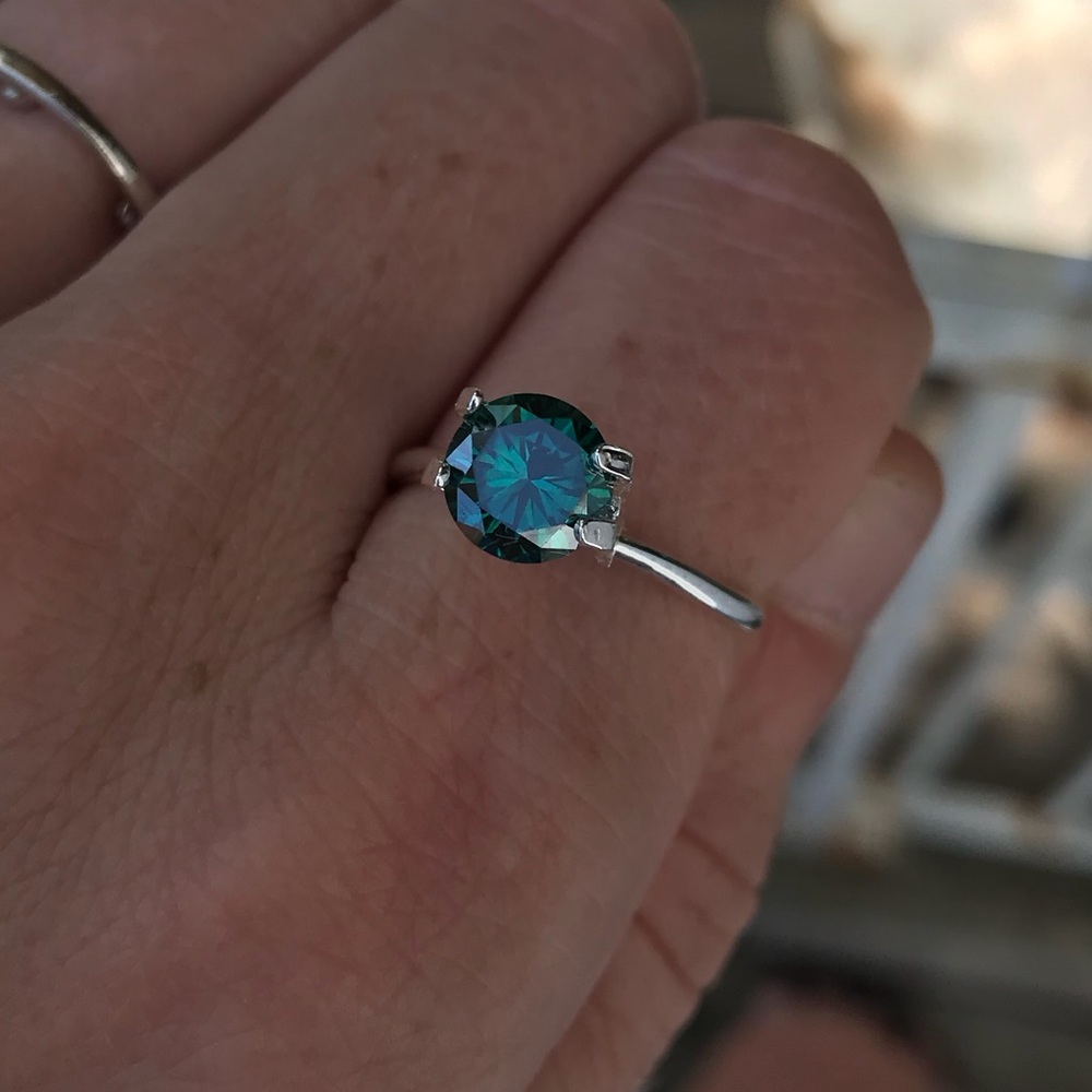 Emerald green loose Moissanite